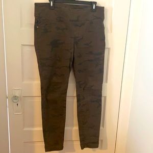 Rock & Republic camo jeggings, leggings size 14